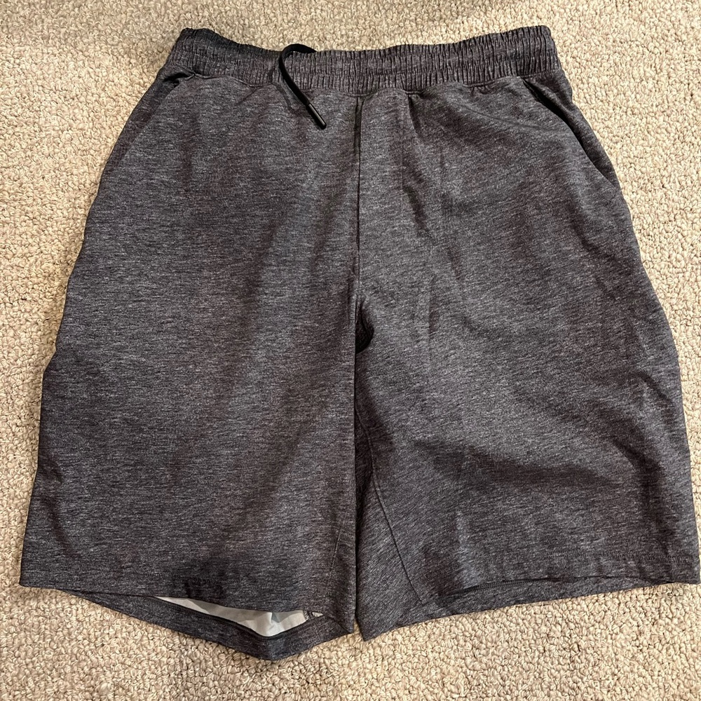 Men’s dark grey Lululemon shorts